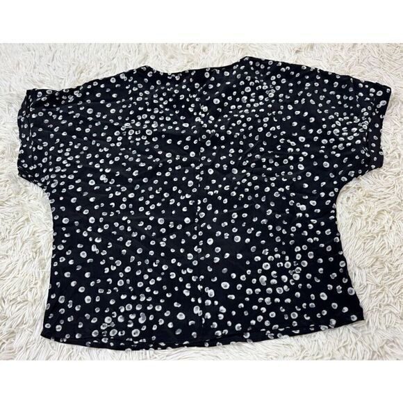 Adorable Black, Blue, Gray and White Spotted Crop top blouse by Forever 21 size - Picture 6 of 8